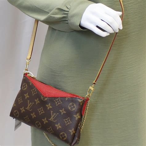 borsa clutch louis vuitton|louis vuitton crossbody purses.